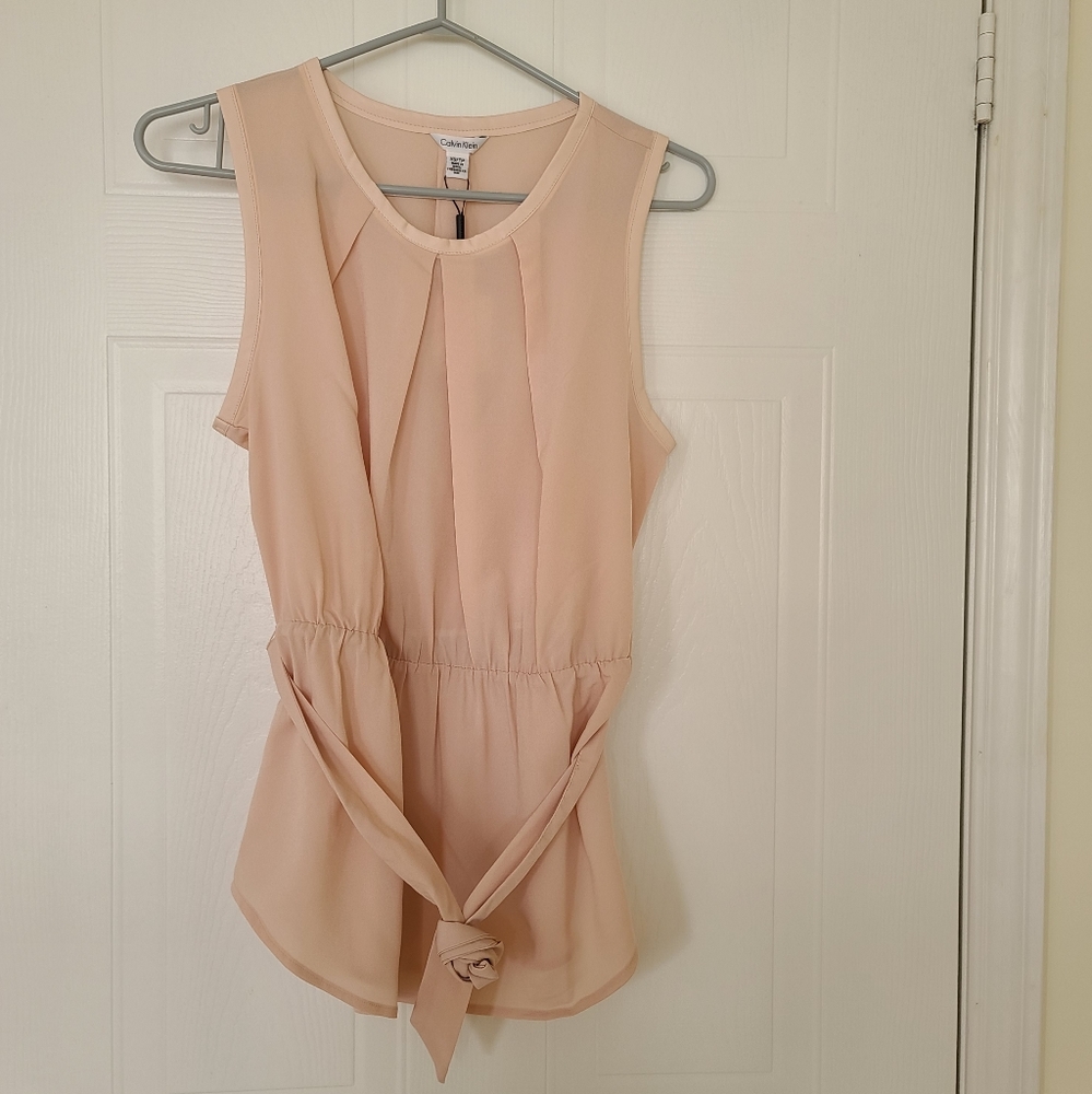 Calvin Klein Salmon Sleeveless Peplum Blouse. Size XS.
